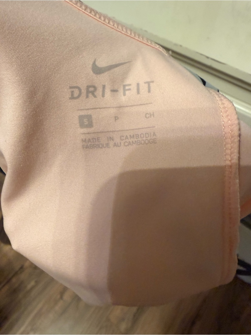 Nike Women’s Pale Peach Performance Tank Top - Picture 4 of 4